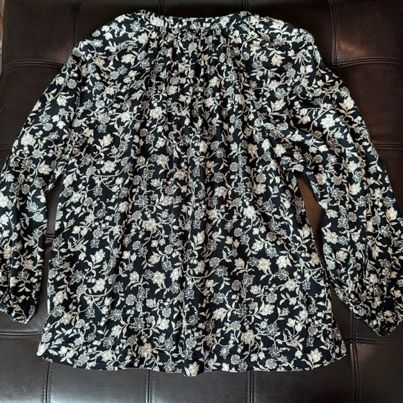 Old Navy     Long sleeve split neck    Women’s PETITE XS - Picture 2 of 2